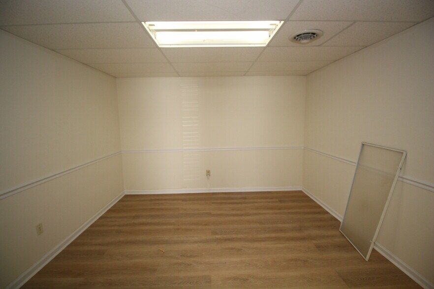 More Photos Of 77 S Union St, Lambertville Restaurant For Sale