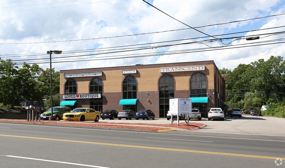 More Photos Of 906-930 W Main St, Branford Storefront Retail Office For Lease