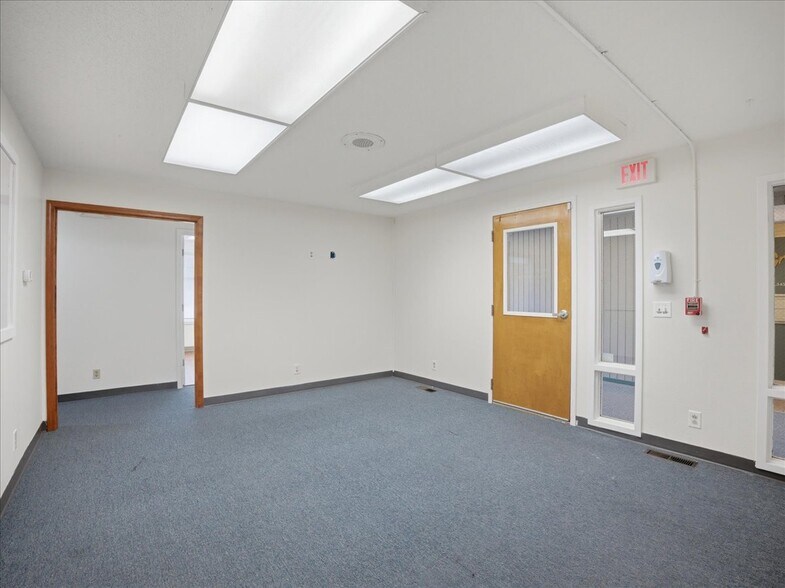 More Photos Of 950-960 Uglow Ave SE, Dallas Medical For Sale