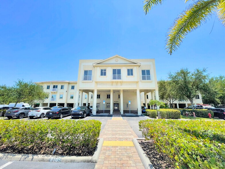 Primary Photo Of 1110 Pine Ridge Rd, Naples Office For Sale