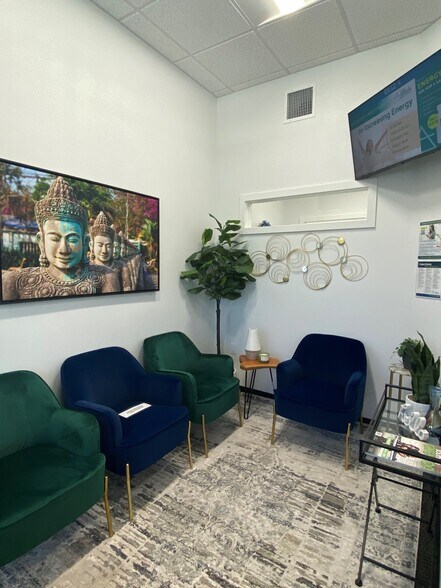 More Photos Of 2205 Ashland St, Ashland Storefront Retail Office For Sale