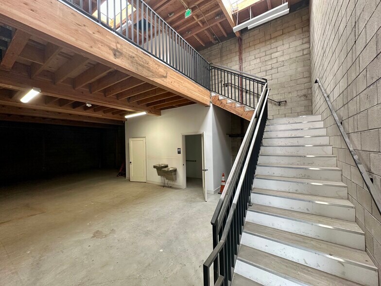 More Photos Of 7528 Clybourn Ave, Sun Valley Manufacturing For Lease