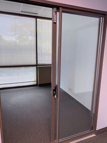 More Photos Of 941 Hillwind Rd NE, Minneapolis Medical For Lease