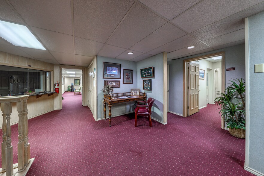 More Photos Of 119 N Main St, Weatherford Office For Sale