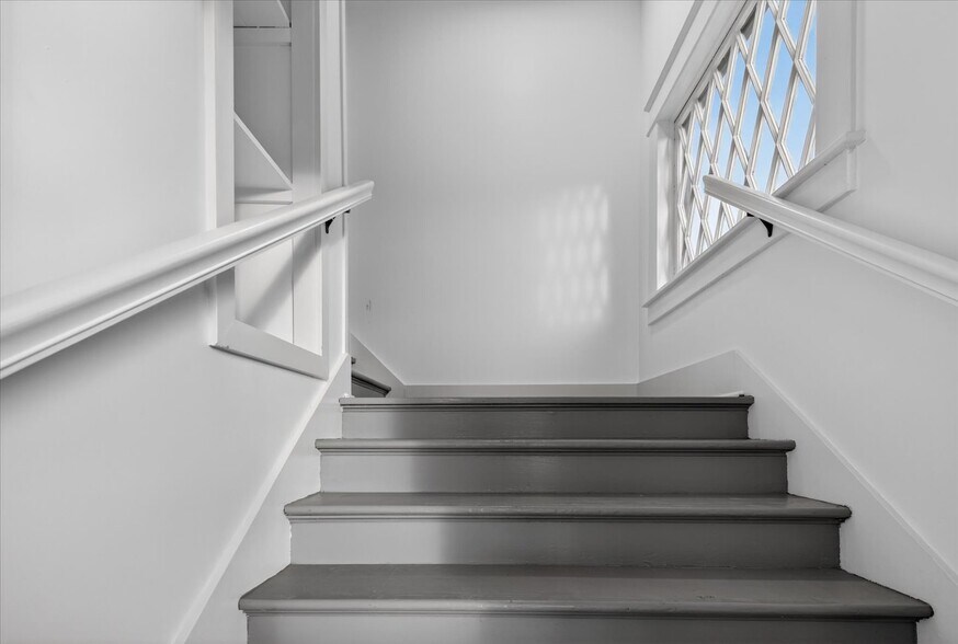 More Photos Of 822 S Johnstone Ave, Bartlesville Freestanding For Sale