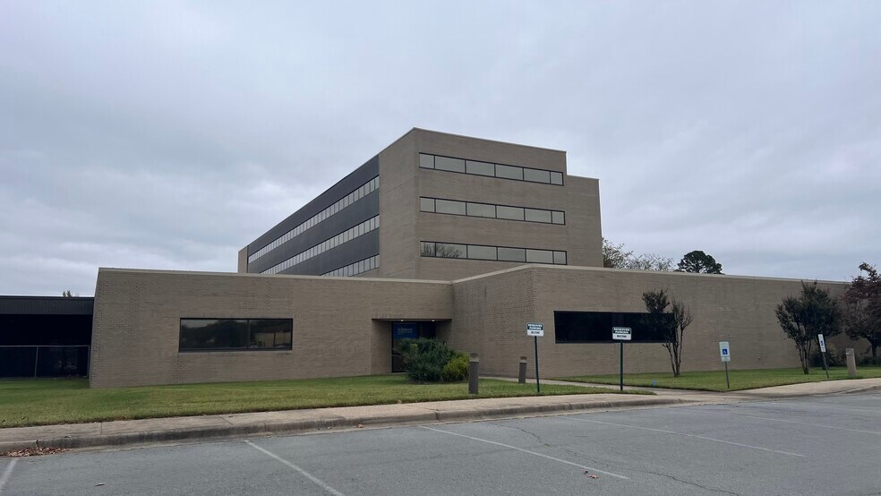 More Photos Of 2402 Wildwood Ave, North Little Rock Medical For Lease