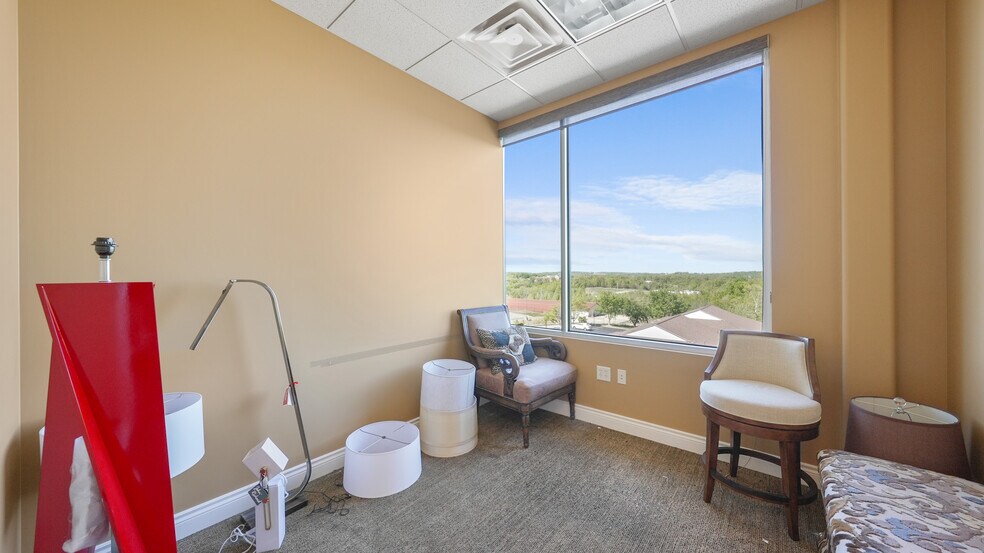 More Photos Of 2265 Bagnell Dam Blvd, Lake Ozark Office For Sale