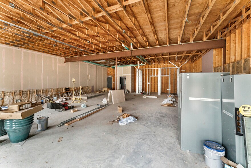 More Photos Of 175 W Railroad St, Pembroke Storefront For Lease