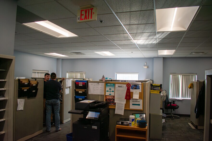 More Photos Of 4 Manley St, West Bridgewater Warehouse For Lease