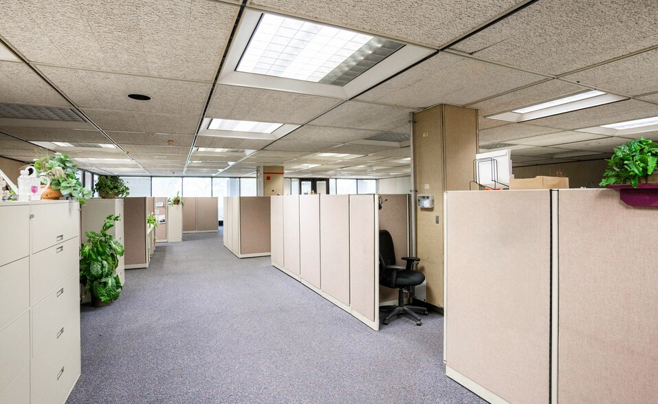 More Photos Of 8001 W Jefferson Blvd, Fort Wayne Office For Lease