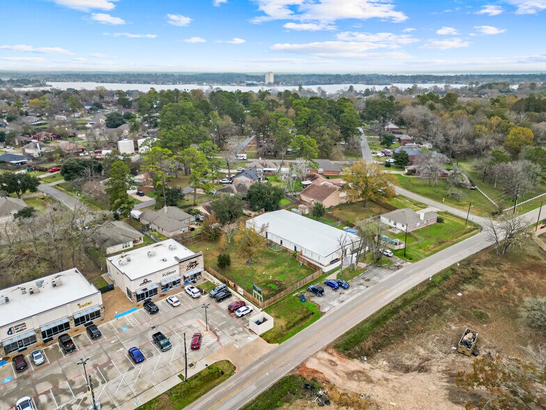 More Photos Of 119 Old River Rd, Montgomery Veterinarian Kennel For Sale