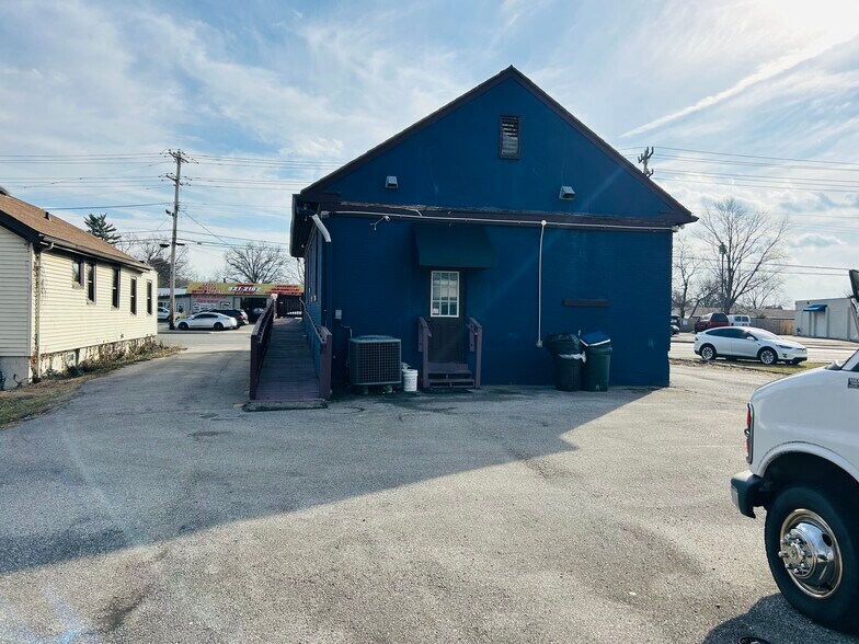 More Photos Of 4800 Delhi Ave, Cincinnati Restaurant For Sale