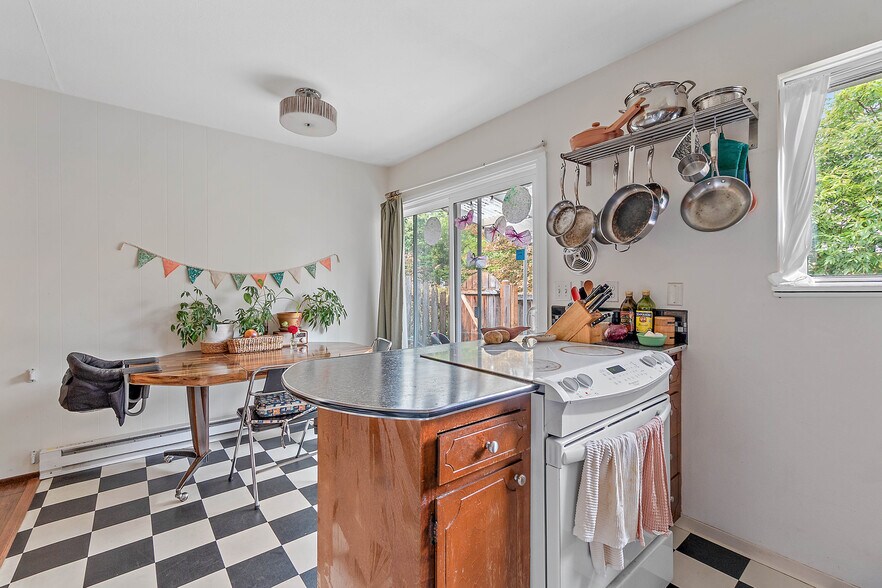More Photos Of 806 SE Nehalem St, Portland Apartments For Sale