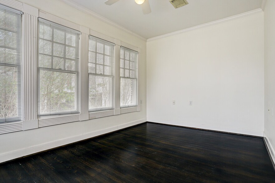 More Photos Of 1401 Castle Ct, Houston Office For Lease