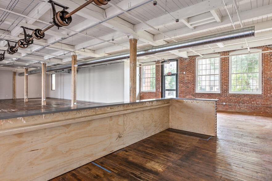 More Photos Of 205 Manufacturers Rd, Chattanooga General Retail For Lease
