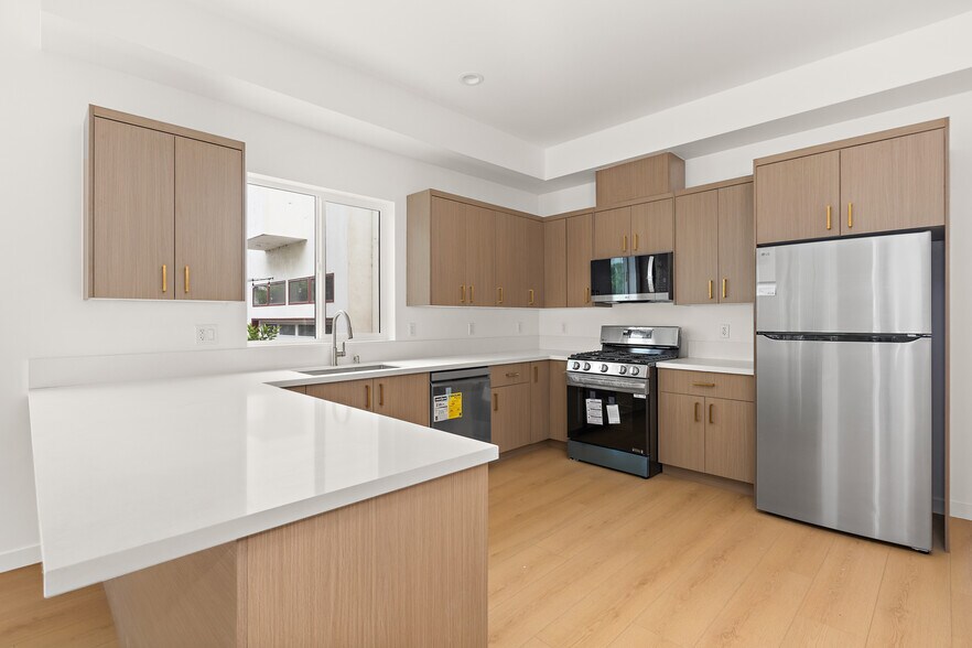 More Photos Of 642 E Fairview Blvd, Inglewood Apartments For Sale