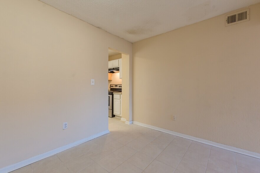 More Photos Of 2060 Alison Ct SW, Atlanta Apartments For Sale