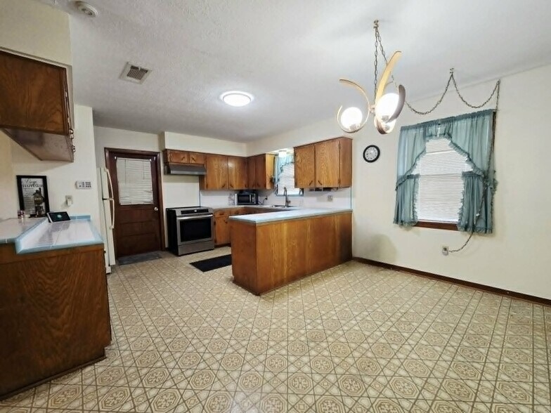 More Photos Of 5930 Killough St, Houston Office For Sale