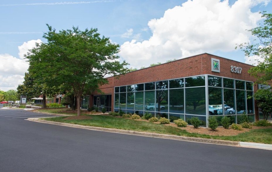 More Photos Of 301 McCullough Dr, Charlotte Unknown For Lease