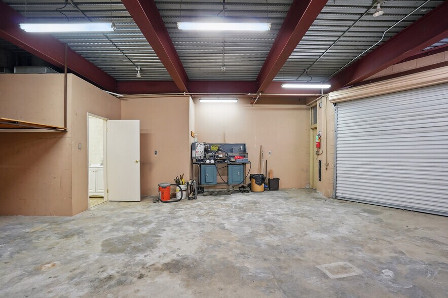 More Photos Of 3632 Foothill Blvd, La Crescenta Manufacturing For Sale
