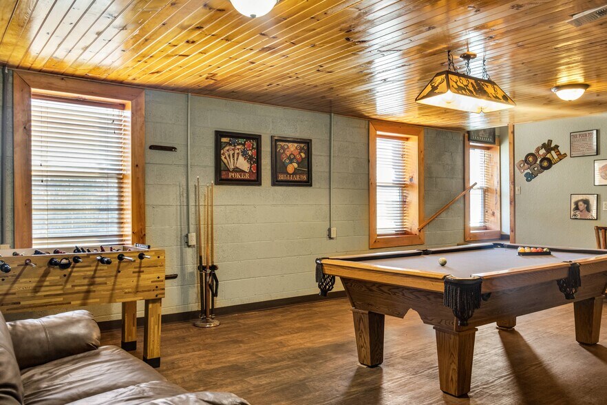 More Photos Of 301 School St, Tellico Plains Freestanding For Sale