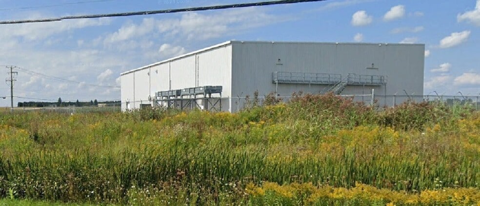 More Photos Of 161 Rte Du Canton, Brownsburg-chatham Manufacturing For Sale