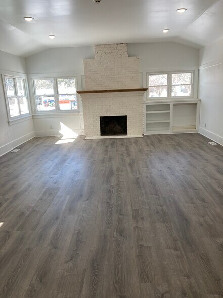 More Photos Of 736 N Washington St, Naperville Loft Creative Space For Lease