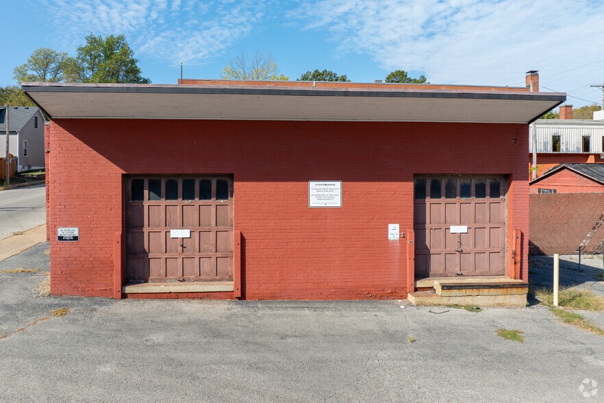 More Photos Of 707 E B St, Belleville Warehouse For Sale