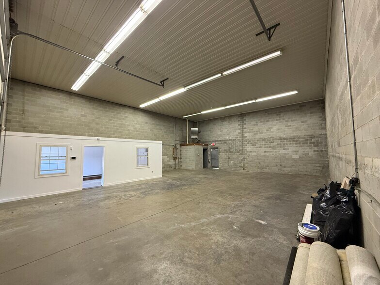 More Photos Of 10802 Westville Rd, Wyoming Warehouse For Lease