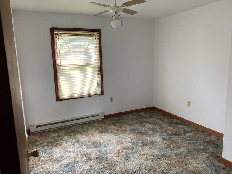 More Photos Of 5405 Village Ct, Adamstown Specialty For Sale