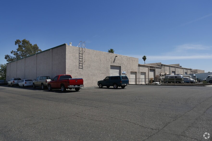 More Photos Of 910 S Hohokam Dr, Tempe Warehouse For Lease