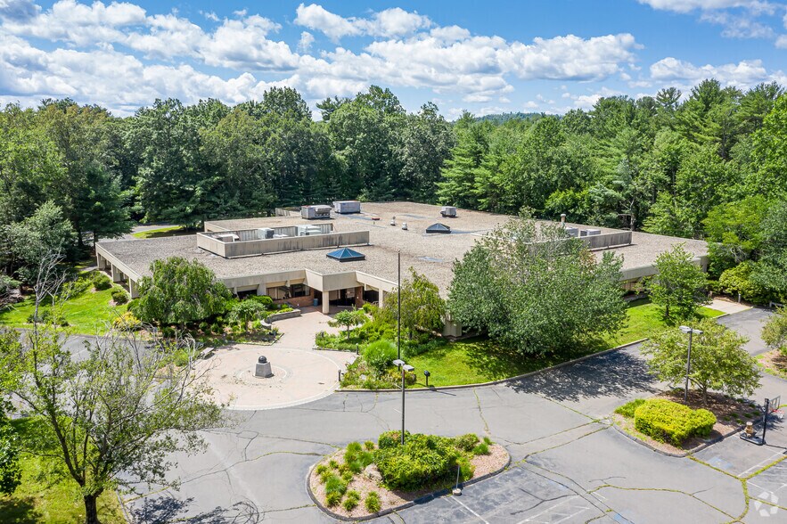 More Photos Of 135 Darling Dr, Avon Flex For Sale