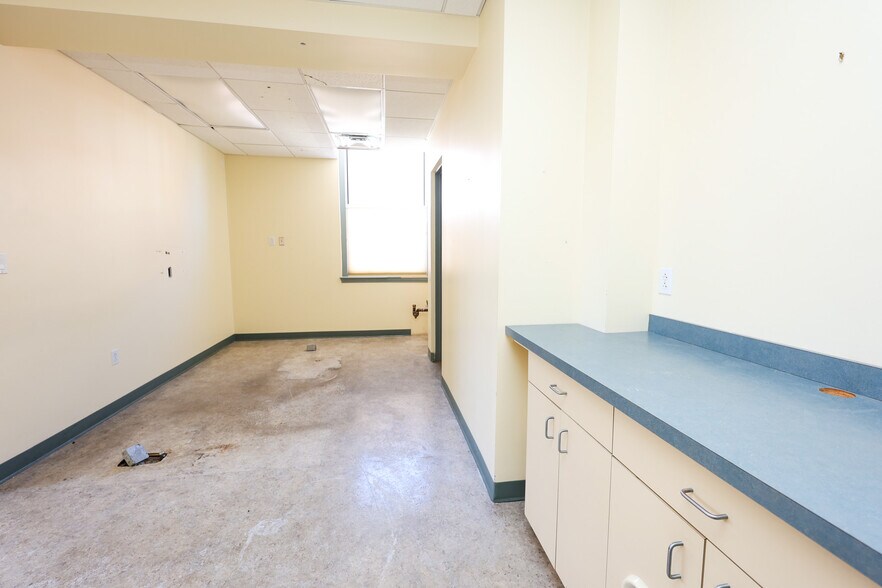 More Photos Of 19-23 Park St, Stoughton Office For Lease