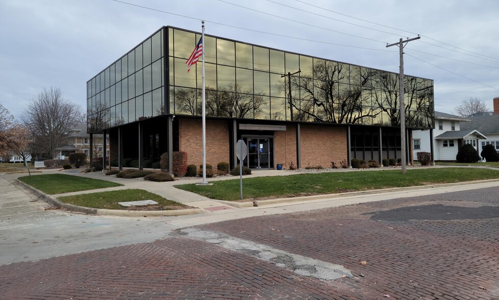 Primary Photo Of 402 N Sangamon Ave, Gibson City Office For Sale