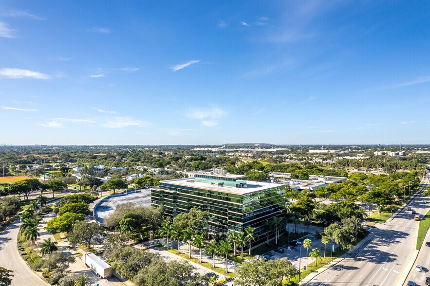 More Photos Of 700 W Hillsboro Blvd, Deerfield Beach Office For Lease