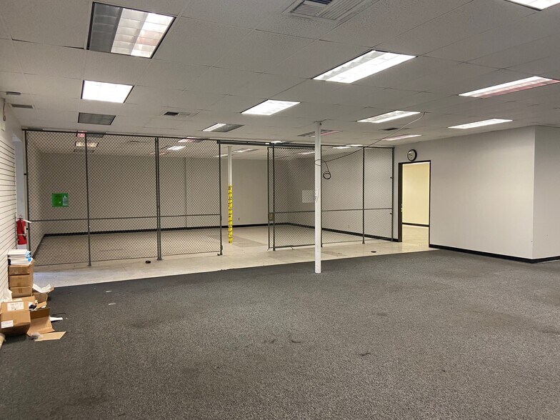 More Photos Of 921 E Palmdale Blvd, Palmdale Office For Sale