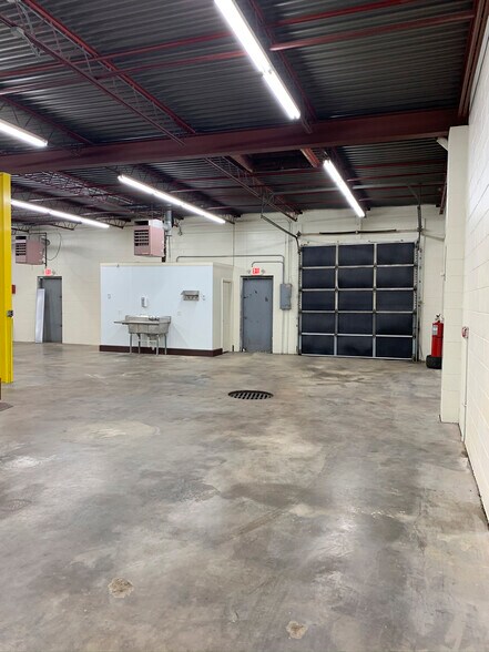 More Photos Of 5800-5814 N Hanley Rd, Saint Louis Industrial For Lease