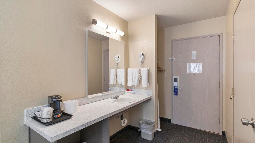 More Photos Of 1509 6th St, Wells Hotel For Sale