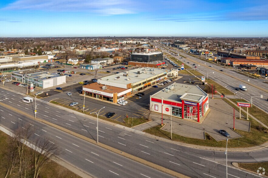 More Photos Of 6400 Boul Taschereau, Brossard Storefront Retail Office For Lease