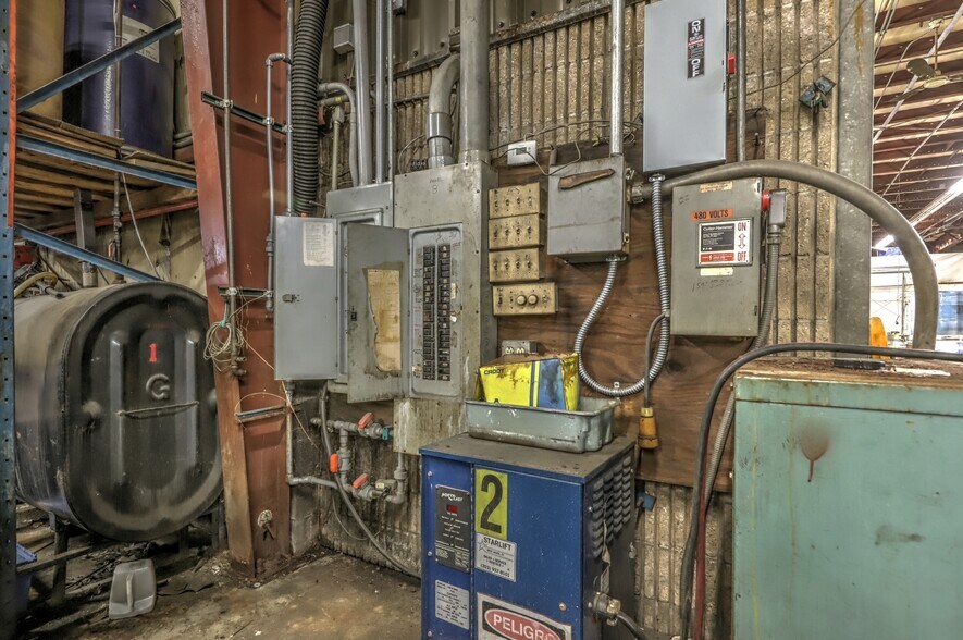 More Photos Of 15 Container Dr, Terryville Manufacturing For Sale