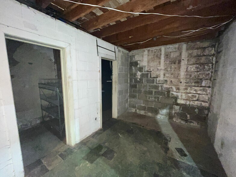 More Photos Of 28401 Salmon River Hwy, Grand Ronde Service For Lease