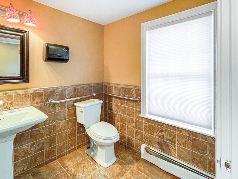 More Photos Of 146 Maple Ave, New City Office For Sale