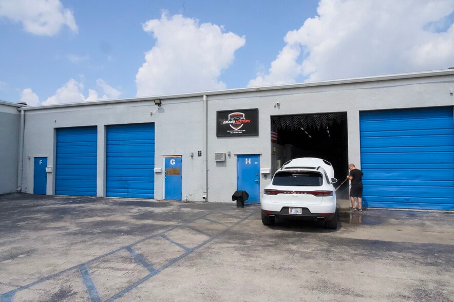 More Photos Of 7215 NW 41st St, Miami Warehouse For Sale