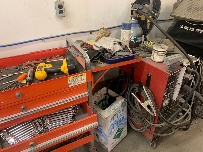 More Photos Of 41R Central St, East Bridgewater Auto Repair For Sale