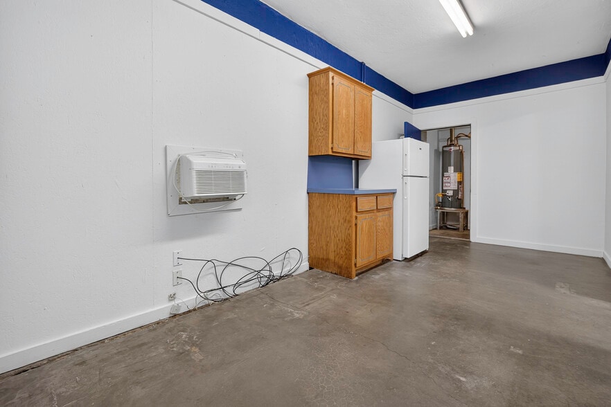 More Photos Of 2127 SE 44th St, Oklahoma City Service For Sale