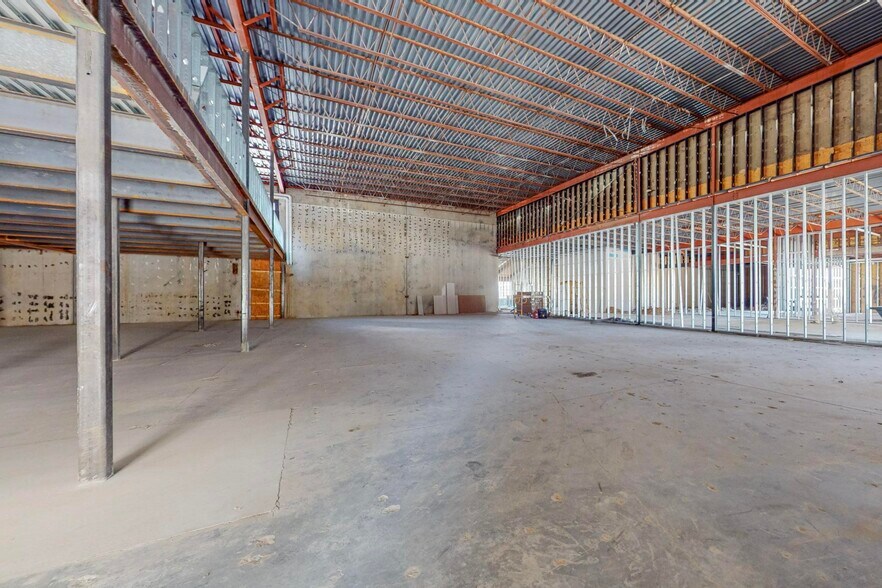 More Photos Of 2500 Yale Blvd SE, Albuquerque Storefront Retail Office For Lease