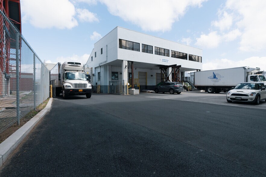 More Photos Of 2613 Waiwai Loop, Honolulu Warehouse For Sale