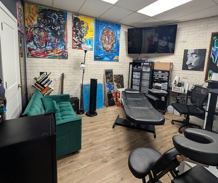 More Photos Of 400 W Methvin St, Longview Office For Sale