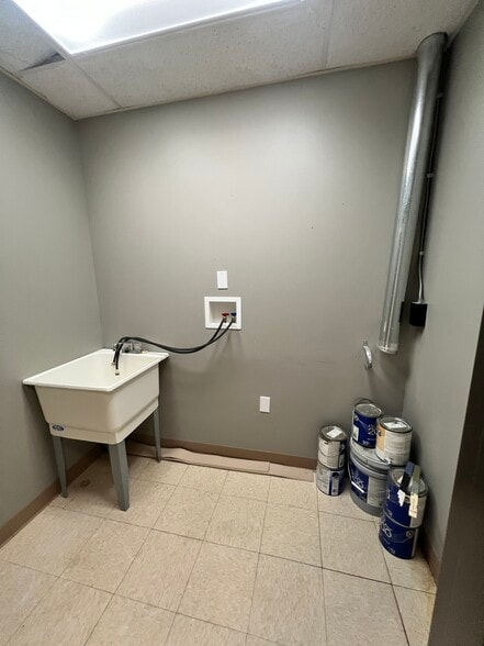 More Photos Of 10580 Barkley St, Overland Park Medical For Sale