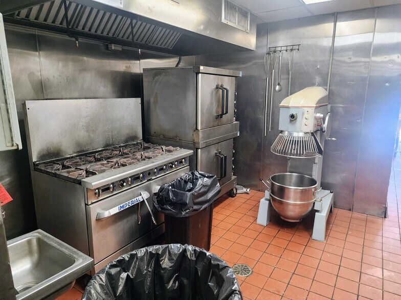 More Photos Of 8451 Ocean Gtwy, Easton Restaurant For Sale